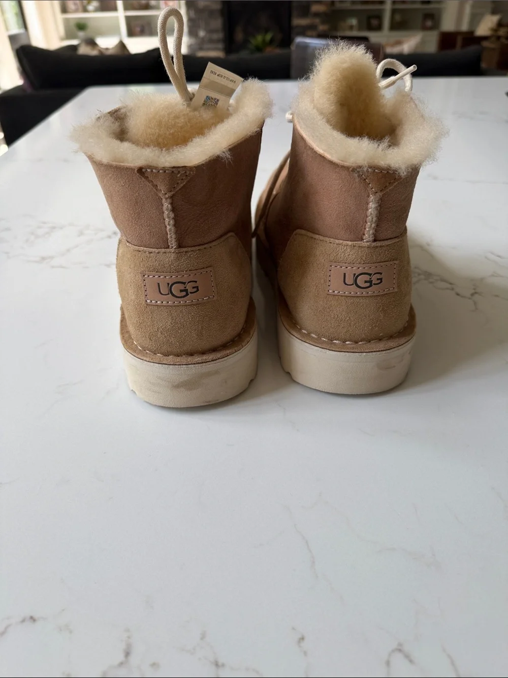 UGG wore 1x